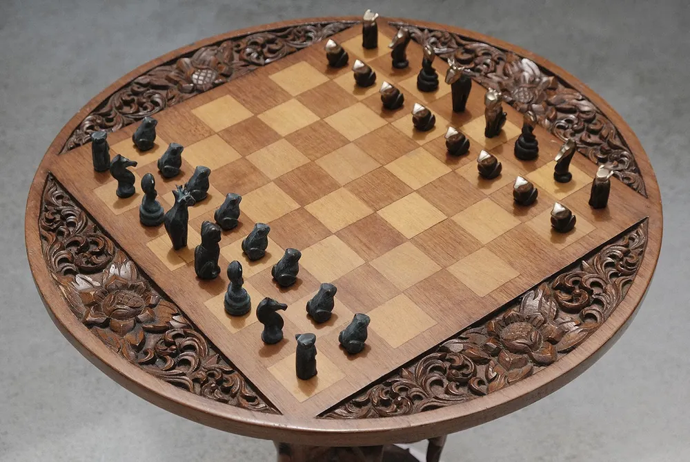 CUSTOM ANIMAL CHESS SET