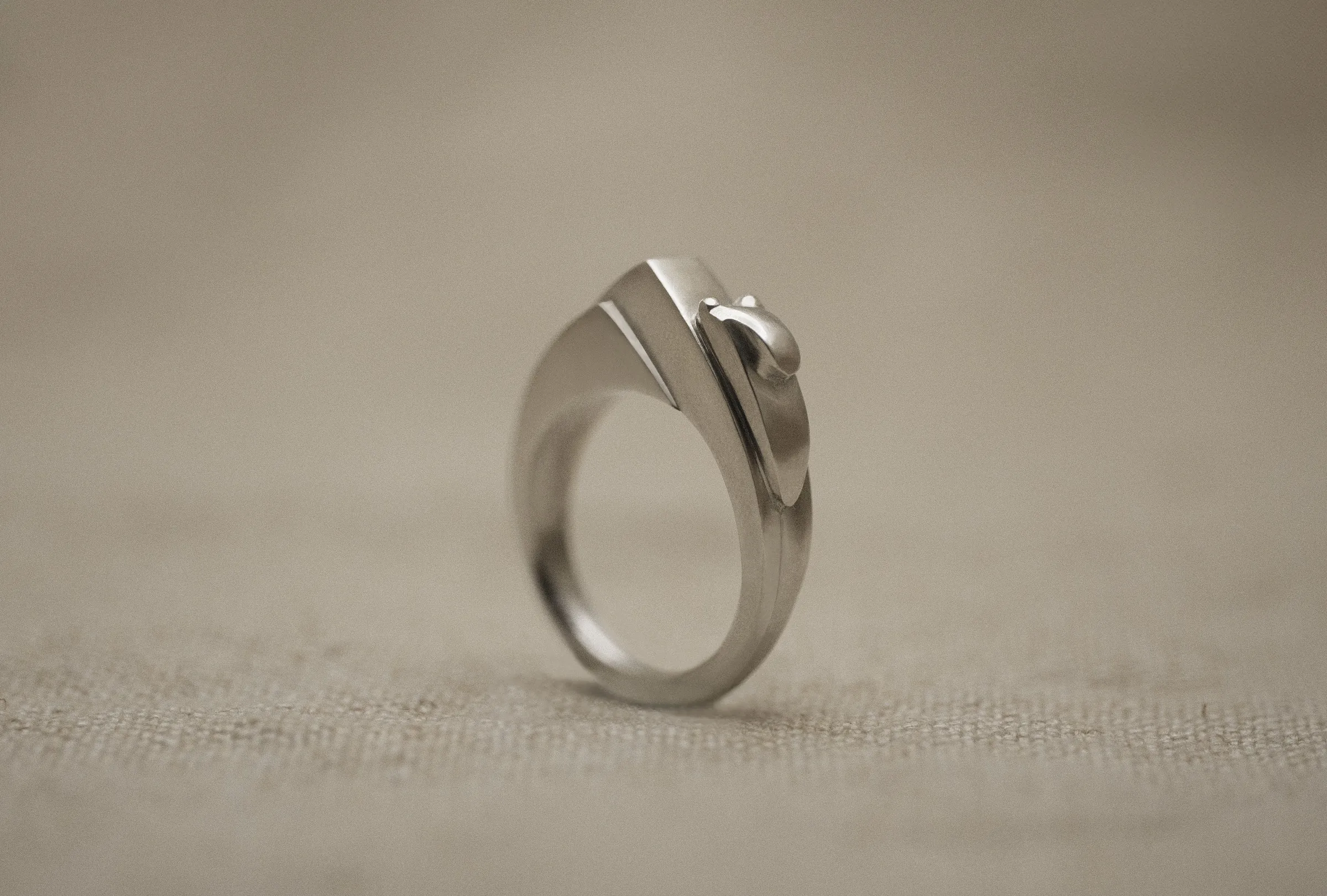 Zuma Ring, close up